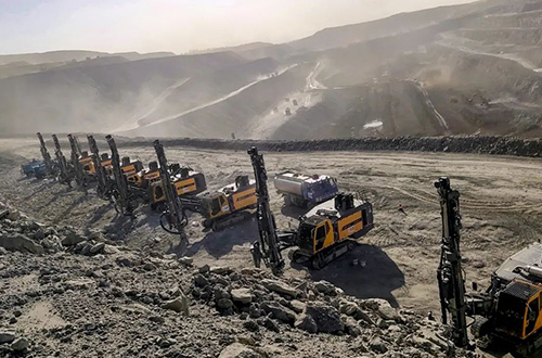 Qugong Drilling Trucks Make a Splash in Xinjiang's Nao Mao Lake Mining Area